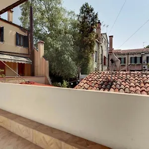 Traditional With Terrace Venice